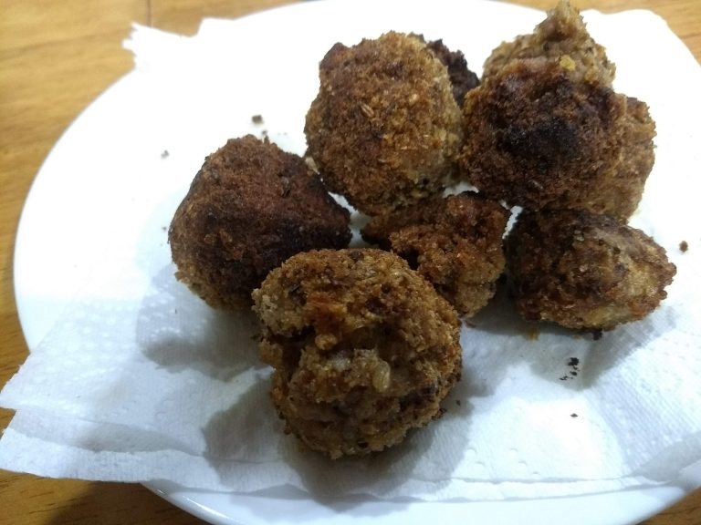 Crumbed deep fried meatballs Kitchen Gadget Lover